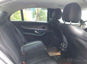 Bán xe Mercedes E class năm sản xuất 2016, màu trắng còn mới