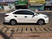 Bán Toyota Vios sản xuất 2015, màu trắng số sàn, giá tốt