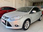 Xe cũ Ford Focus sản xuất 2013, màu bạc còn mới, giá 379tr