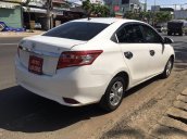 Bán Toyota Vios sản xuất 2015, màu trắng số sàn, giá tốt