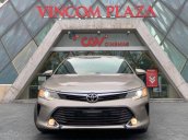 Cần bán xe Toyota Camry 2.5Q năm sản xuất 2016, màu ghi vàng