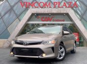 Cần bán xe Toyota Camry 2.5Q năm sản xuất 2016, màu ghi vàng