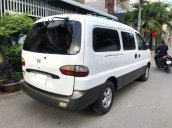 Cần bán gấp Hyundai Starex sản xuất năm 2005, màu trắng, nhập khẩu số sàn