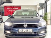 Xe Volkswagen Passat sản xuất 2016, màu xanh lam, nhập khẩu giá cạnh tranh