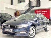 Xe Volkswagen Passat sản xuất 2016, màu xanh lam, nhập khẩu giá cạnh tranh