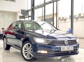 Xe Volkswagen Passat sản xuất 2016, màu xanh lam, nhập khẩu giá cạnh tranh