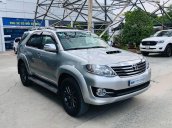 Cần bán lại xe Toyota Fortuner sản xuất 2015, màu bạc xe gia đình