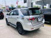 Cần bán lại xe Toyota Fortuner sản xuất 2015, màu bạc xe gia đình