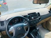 Cần bán lại xe Toyota Fortuner sản xuất 2015, màu bạc xe gia đình