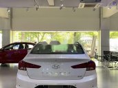 Cần bán xe Hyundai Elantra sản xuất năm 2021, màu trắng