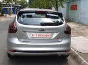 Bán Ford Focus S Hatchback Sport máy 2.0, số tự động, đời T12/2015, màu bạc tuyệt đẹp, mới 80%