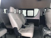 Bán Toyota Hiace năm 2017, màu bạc còn mới