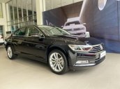 Giá xe + Khuyến mãi tháng 7/2021 xe Passat Bluemotion High, màu đen sang trọng lên tới 200 triệu