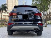 Xe Hyundai Santa Fe sản xuất năm 2017, màu đen  