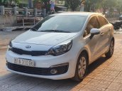 Cần bán Kia Rio sản xuất 2016, màu trắng xe còn mới nguyên bản, máy móc ổn định