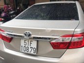 Cần bán gấp Toyota Camry năm sản xuất 2015, màu vàng cát