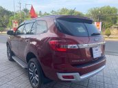 Xe Ford Everest năm sản xuất 2018, màu đỏ