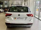 Tiguan Luxury S 2021 màu trắng - nội thất trắng xám, 1 xe giao ngay