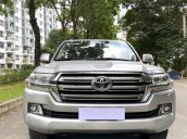 Chính chủ cần bán Land Cruiser VX 4.6 V8 model 2016, phom mẫu mới xe gđ đi giữ gìn