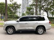 Chính chủ cần bán Land Cruiser VX 4.6 V8 model 2016, phom mẫu mới xe gđ đi giữ gìn