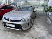 Cần bán Toyota Camry 2.5Q sản xuất 2016, màu nâu vàng