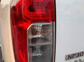 Cần bán Nissan Navara E 2.5 4x2 MT sản xuất năm 2016, màu trắng giá cạnh tranh