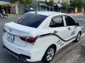Cần bán gấp Hyundai Grand i10, năm sản xuất 2018 màu trắng sơn zin