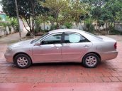 Xe Toyota Camry sản xuất 2004, màu bạc chính chủ, giá tốt