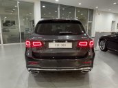 Mercedes Benz GLC300 AMG, full tiền nhanh - Giao xe liền tay