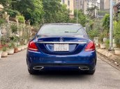 Xe Mercedes C300 AMG năm 2018, màu xanh lam, xe nhập