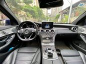 Xe Mercedes C300 AMG năm 2018, màu xanh lam, xe nhập