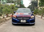 Xe Mercedes C300 AMG năm 2018, màu xanh lam, xe nhập