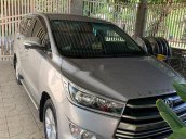 Cần bán xe Toyota Innova đời 2017, màu xám còn mới, 550 triệu