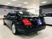 Cần bán Mercedes S300 đời 2010, màu đen