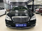 Cần bán Mercedes S300 đời 2010, màu đen