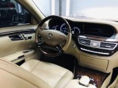 Cần bán Mercedes S300 đời 2010, màu đen