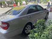 Cần bán Toyota Camry đời 2002, màu bạc, giá tốt