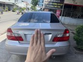 Cần bán Toyota Camry đời 2002, màu bạc, giá tốt