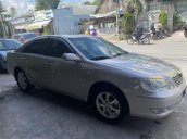 Cần bán Toyota Camry đời 2002, màu bạc, giá tốt