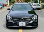 Bán xe Mercedes C300 sản xuất 2020, màu đen còn mới