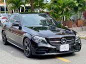 Bán xe Mercedes C300 sản xuất 2020, màu đen còn mới