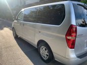 Cần bán xe Hyundai Grand Starex sản xuất 2010, màu vàng còn mới