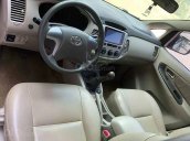 Cần bán gấp Toyota Innova 2.0E năm 2015, màu bạc còn mới