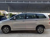 Cần bán Toyota Innova 2015, màu vàng, 425 triệu