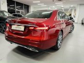 Bán xe Mercedes E300 sản xuất năm 2021, màu đỏ