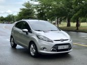 Cần bán gấp Ford Fiesta 1.6 AT đời 2011, màu bạc xe gia đình