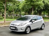 Cần bán gấp Ford Fiesta 1.6 AT đời 2011, màu bạc xe gia đình