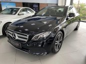 Cần bán gấp xe Mercedes Benz E180, màu đen nội thất nâu sản xuất 2020