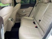 Cần bán gấp Mercedes GLC 300 sản xuất 2020, màu trắng