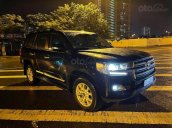 Bán Toyota LandCruiser VX V8 dụng tích 4.6L, sx 2016 đăng ký 2017, xe màu đen nội thất kem